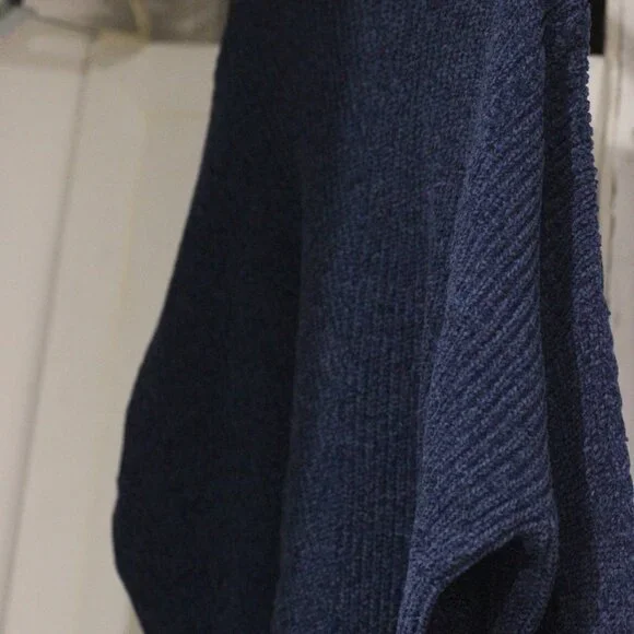 NWT Blue V-neck Thick Women's Sweater Size 4X - Picture 3 of 6